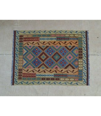 6'9 x 5'5  Feet kelim rug    207 x 167 cm