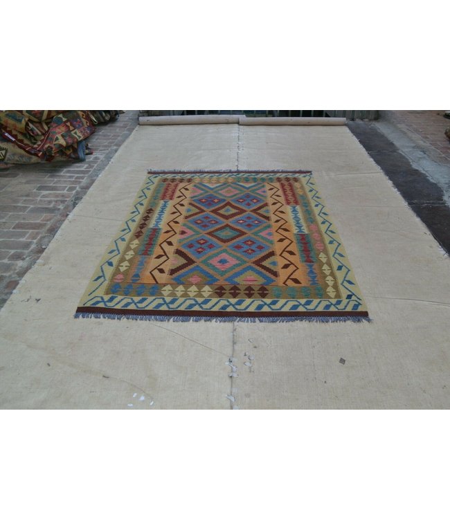 6'9 x 5'5  Feet   kelim rug   207 x 167 cm