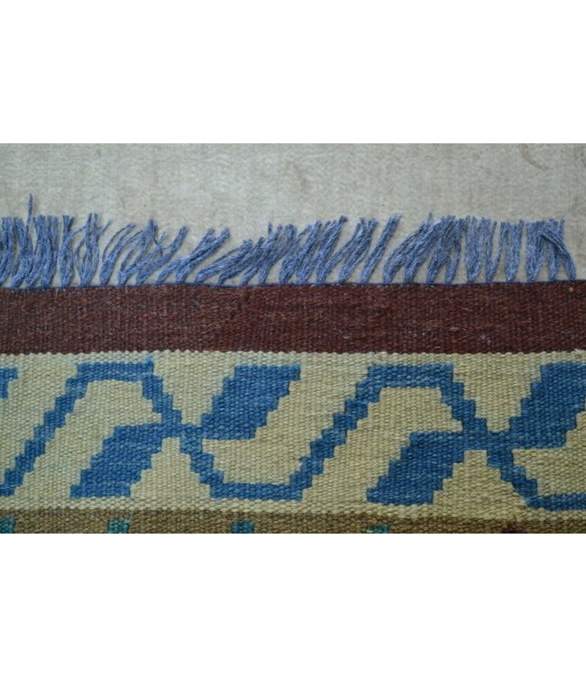6'9 x 5'5  Feet   kelim rug   207 x 167 cm