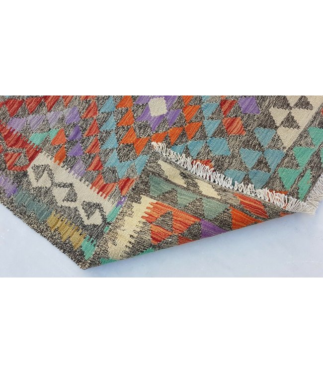 (4'7x3'2 )-Feet kelim rug    141x97 cm