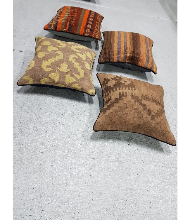 4x kelim kussens 40x40 cm met vulling