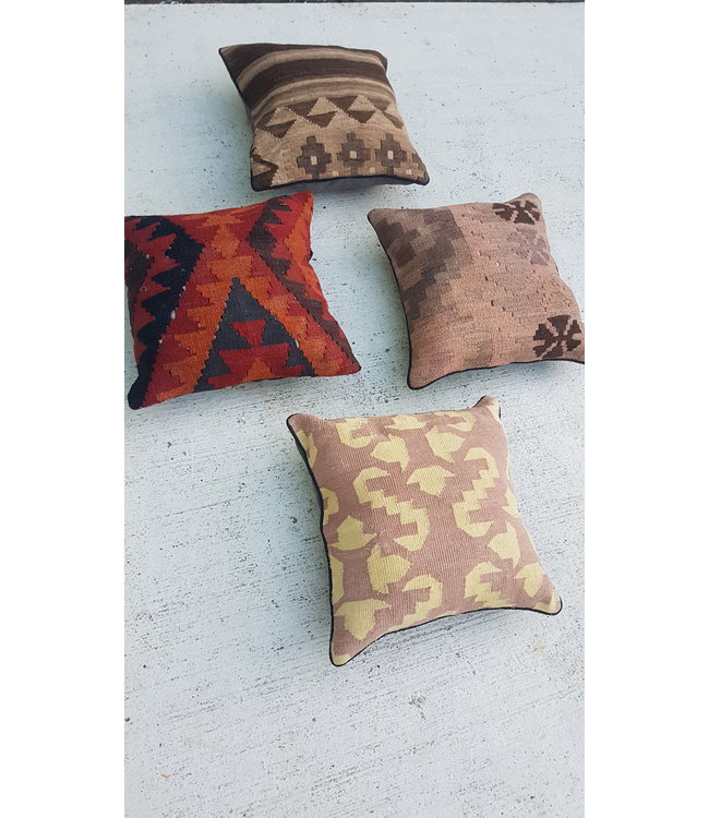 4x kelim kussens 40x40 cm met vulling