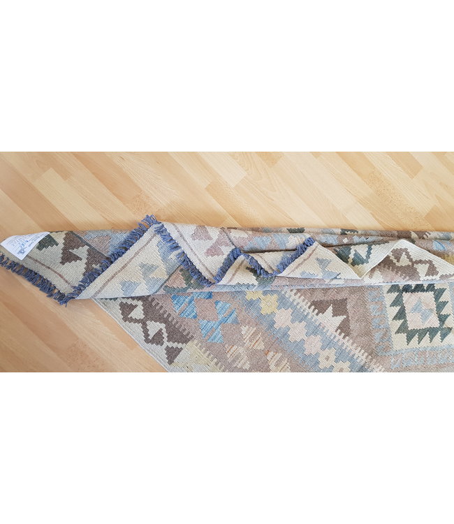 (6'6x3'4)  Feet   kelim rug  200 x 104 cm