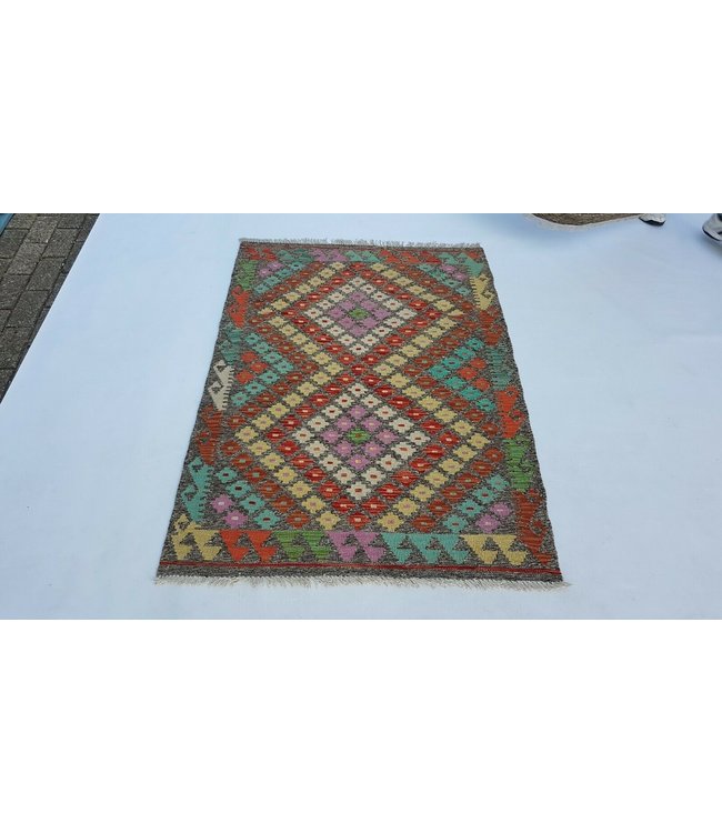 kelim rug 4'10 x 3'5 (148 x 105 cm)