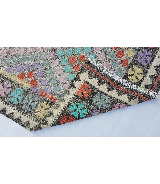 kelim rug 4'8 x 3'4 (144 x 102 cm)