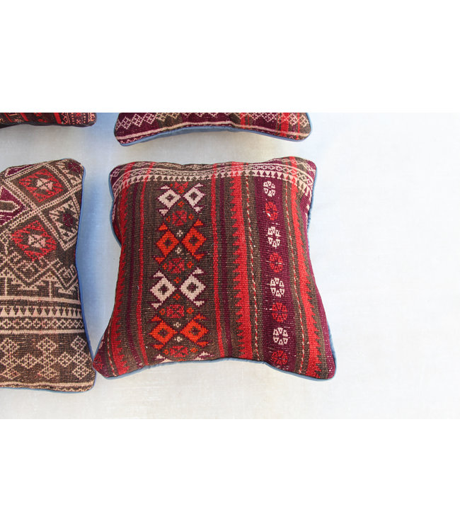 4x unike moderne  kelim kussens met vulling  ca 45x45 cm