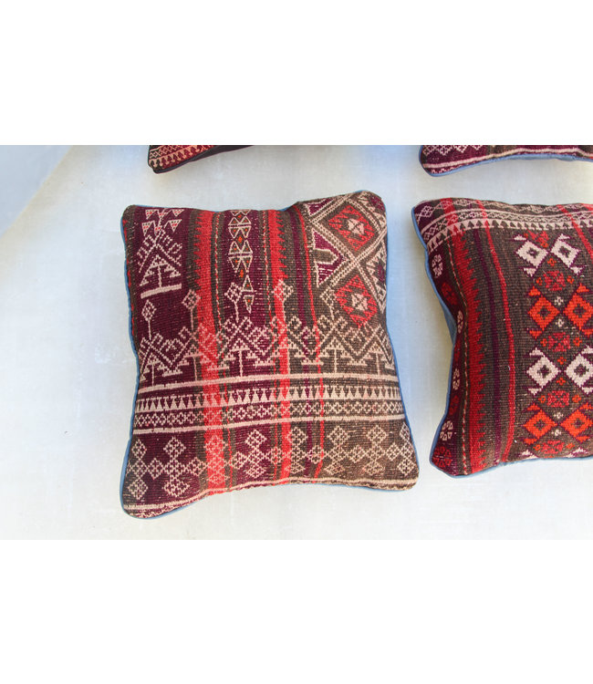 4x unike moderne  kelim kussens met vulling  ca 45x45 cm