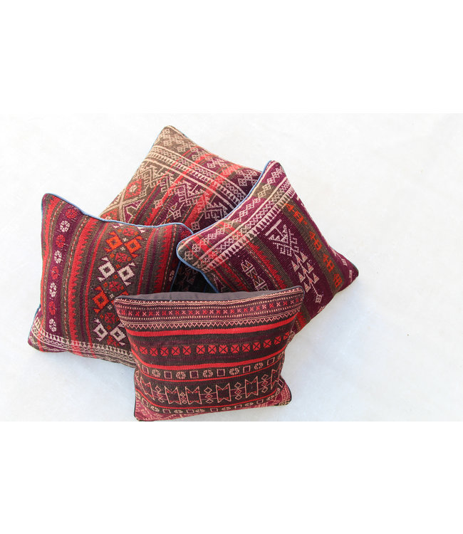4x unike moderne  kelim kussens met vulling  ca 45x45 cm