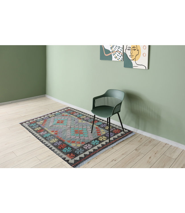 kelim rug 4'8 x 3'4 (144 x 102 cm)