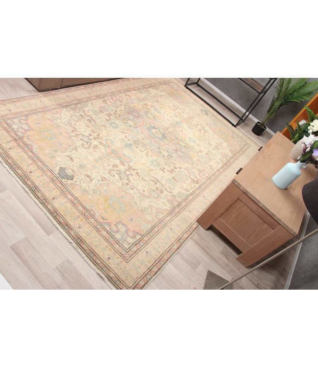 Royal Komal Rug 293x193 cm