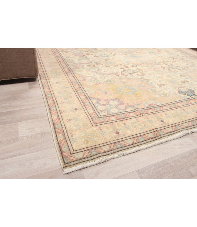 Royal Komal Rug 293x193 cm