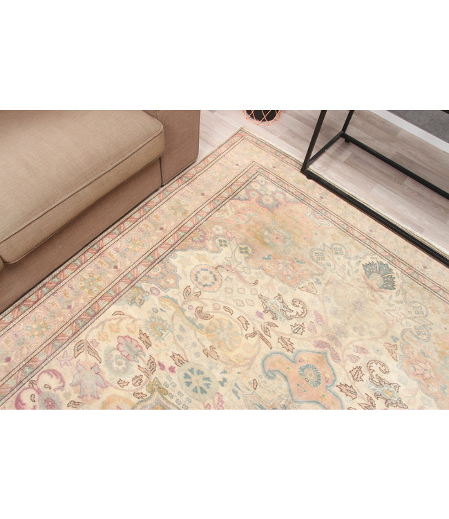 Royal Komal Rug 293x193 cm