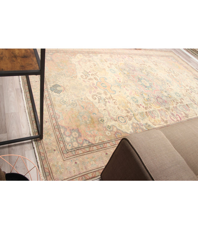 Royal Komal Rug 293x193 cm