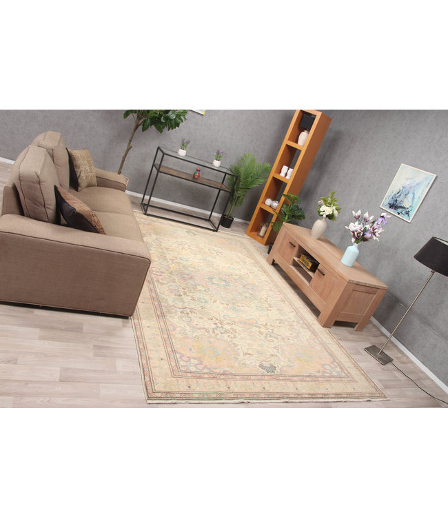 Royal Komal Rug 293x193 cm