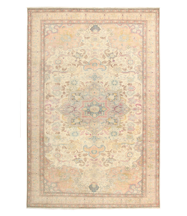 Royal Komal Rug 293x193 cm