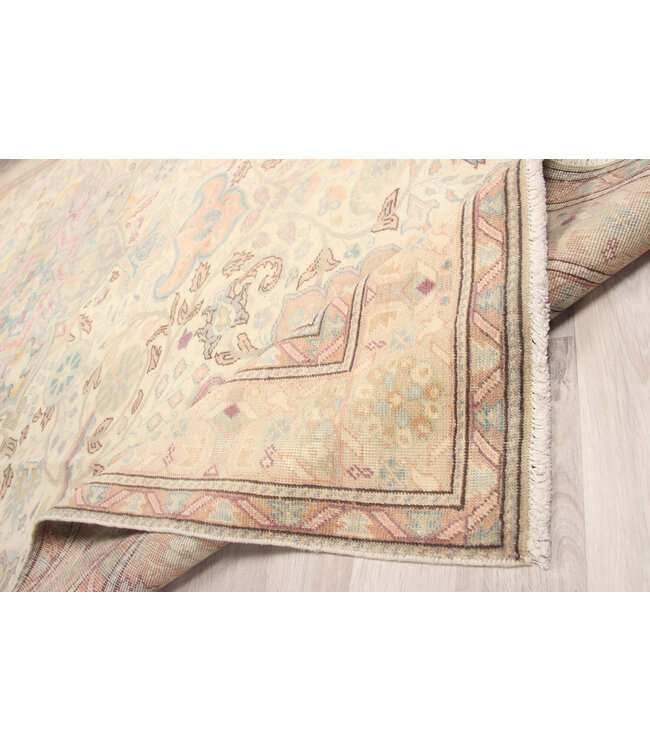 Royal Komal Rug 293x193 cm