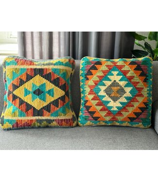 2x unike  kelim kussens met vulling 45x45 cm