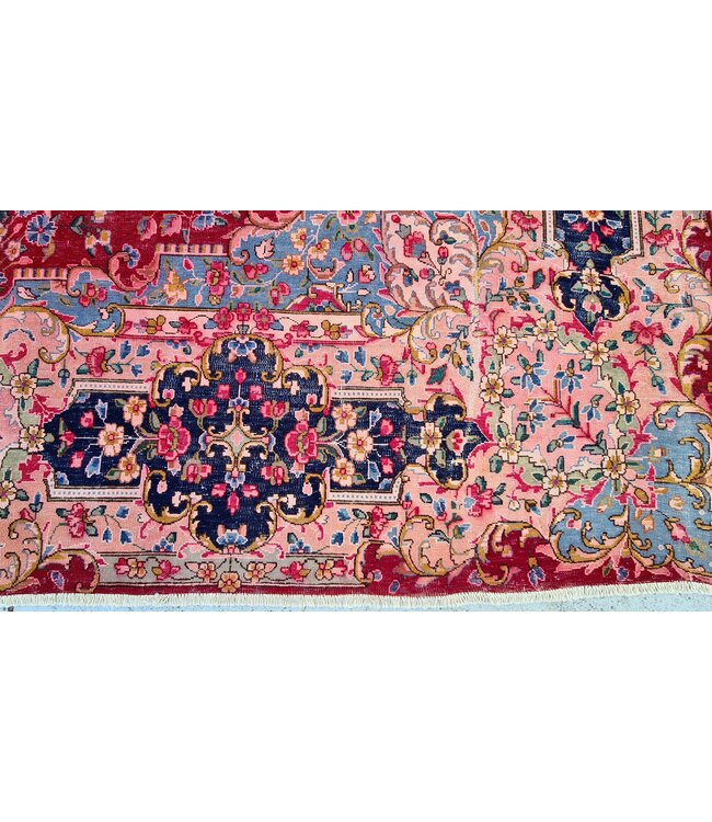 Gul Khal Rug  407x292cm