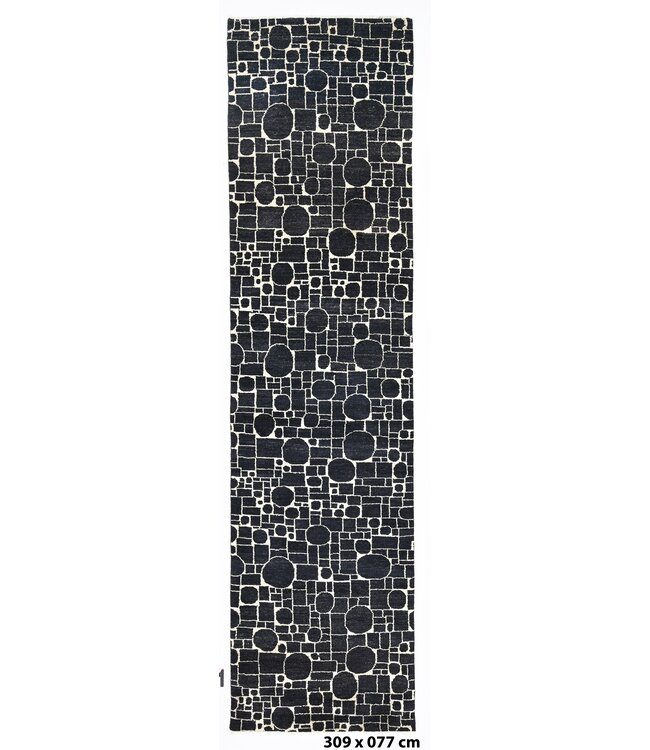 Black Cirsquare Rug 309 x 077 cm