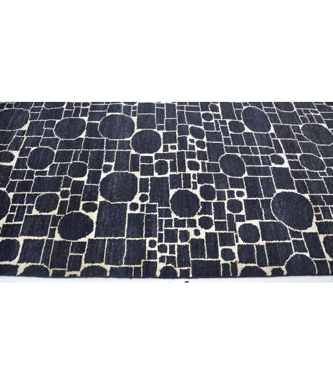 Black Cirsquare Rug 309 x 077 cm