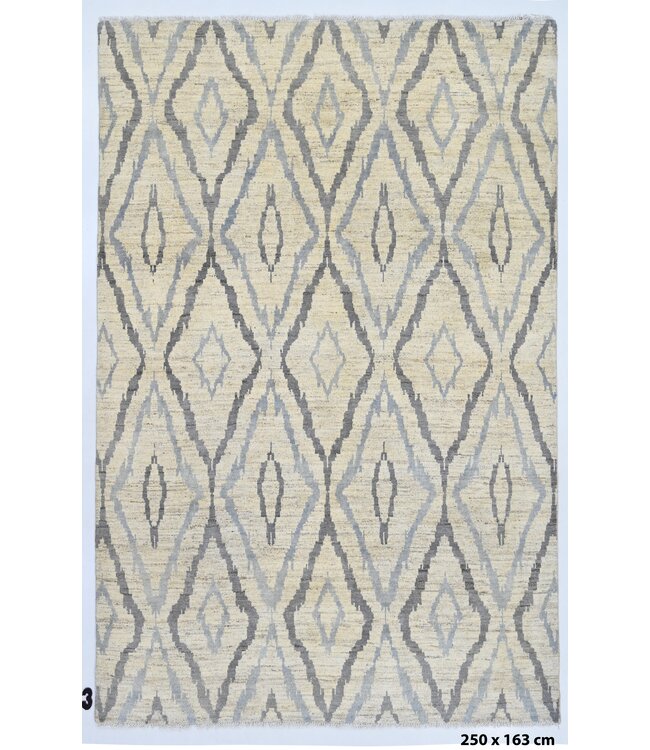 Diamond in Light Rug  250 x 163 cm