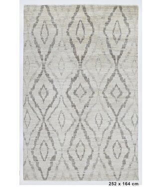 Diamond in Light Rug  252 x 164 cm