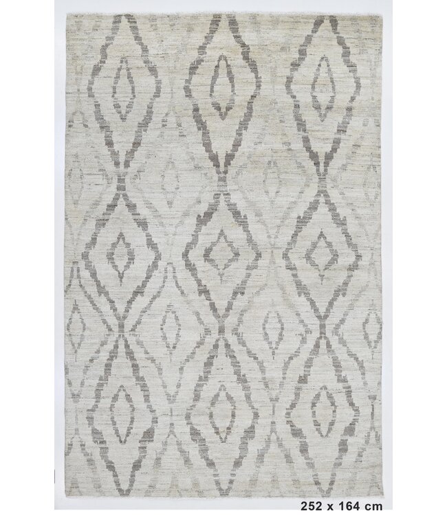 Diamond in Light Rug  252 x 164 cm