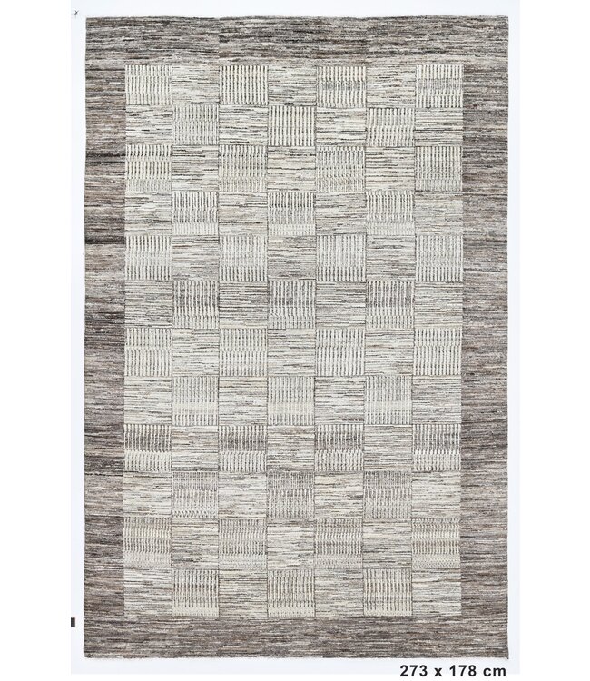 Gingham Chess Rug 273 x 178 cm