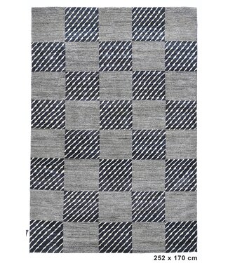 Shepperd Check Chess Rug 252 x 170 cm