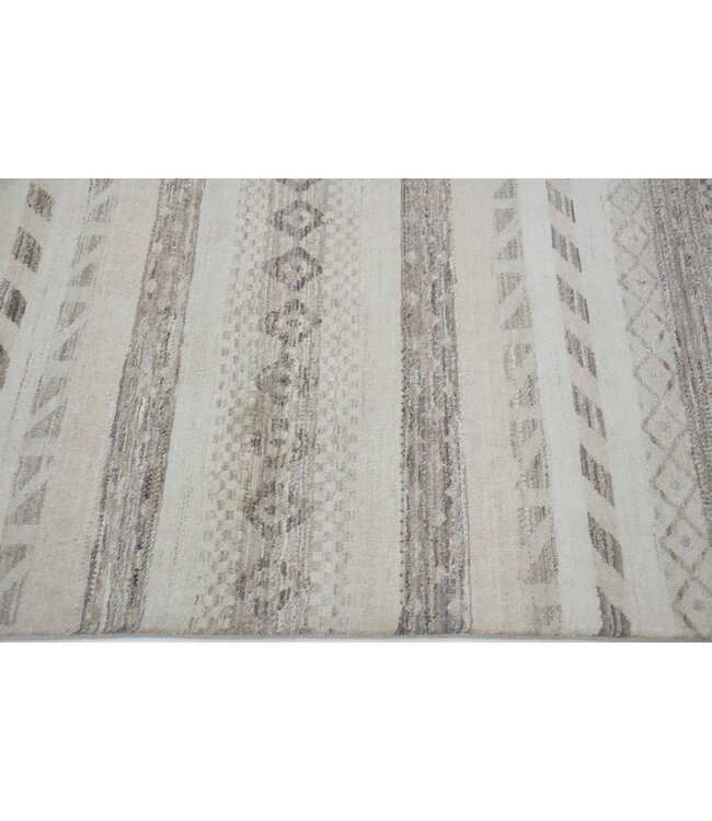 Formen in Streifen Teppich 246 x 168 cm