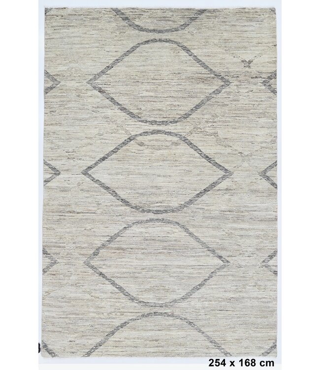 Gretel in the Leaf Rug 254 x 168 cm