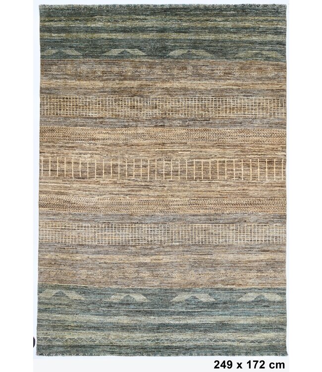 Teppich mit Schokoladen- und Matcha-Streifen, 249 x 172 cm