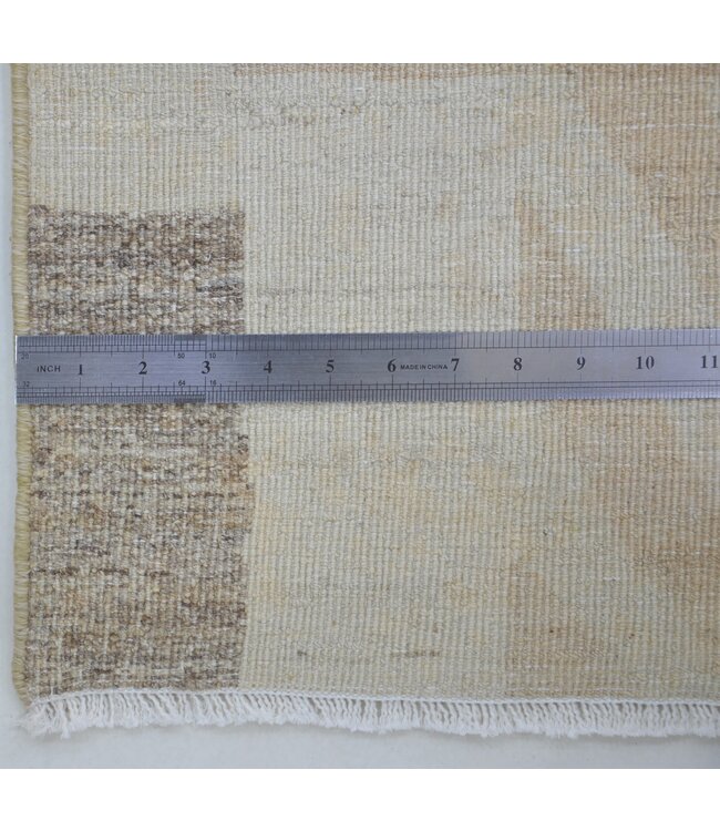 Schlichter abstrakter Teppich, 274 x 181 cm