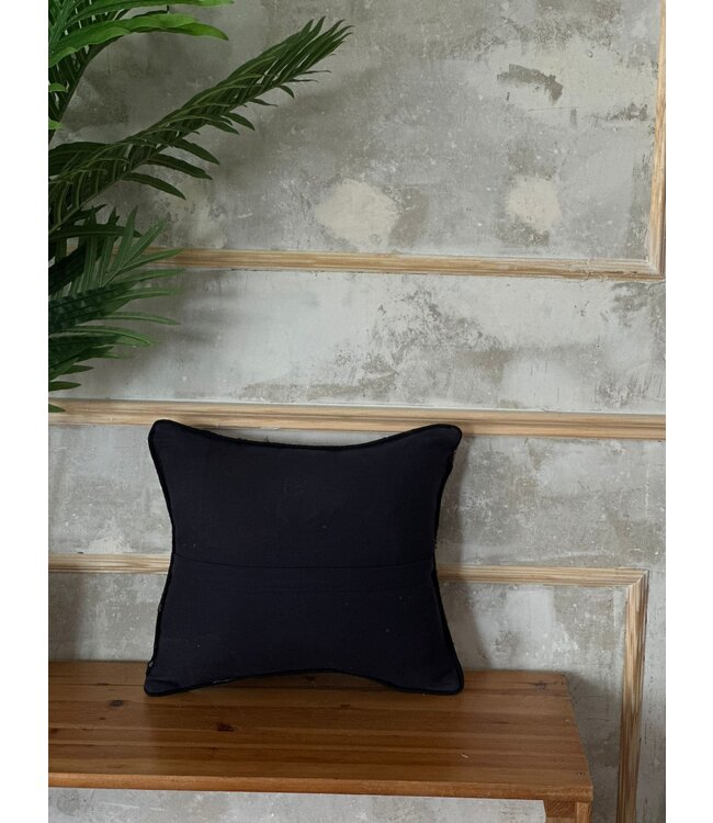 kelim kussens  modern  ca 40x40  cm met vulling