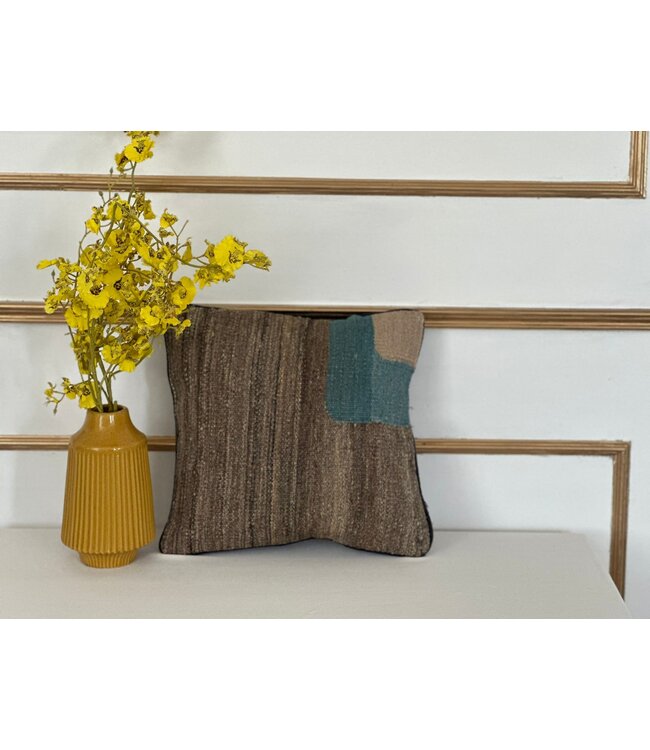 kelim kussens  vintage   ca 40x40  cm met vulling