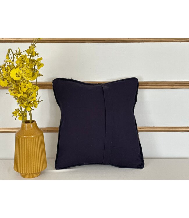kelim kussens  vintage   ca 40x40  cm met vulling