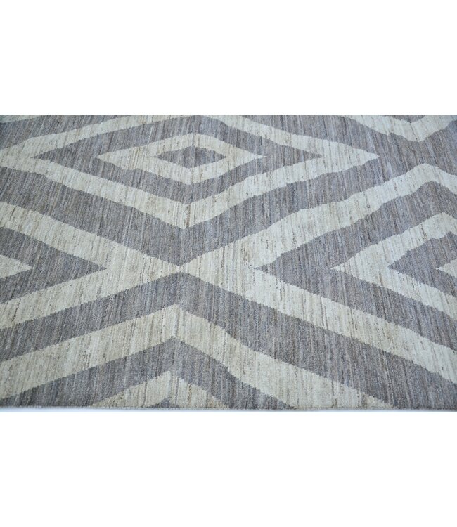 Bold Diamond Rug 299 x 191 cm
