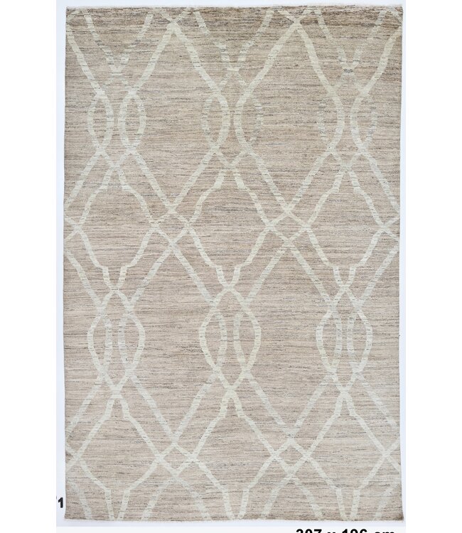 Persian Double Diamond Rug 307 x 196 cm