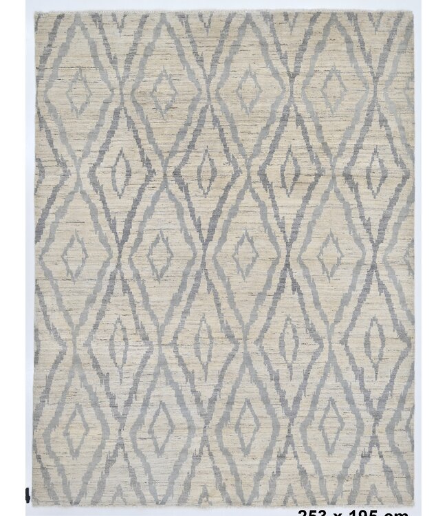 Diamond in Light Rug 253 x 195 cm
