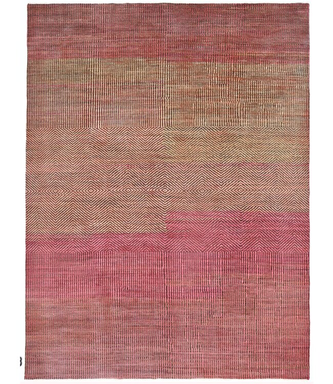 Scarlet Rug 306 x 235 cm