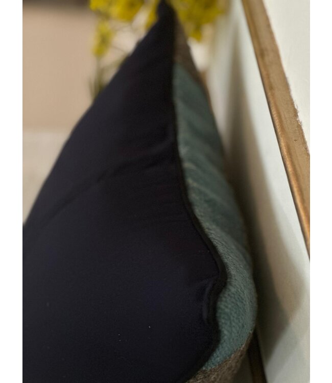 kelim kussens  vintage   ca 40x40  cm met vulling