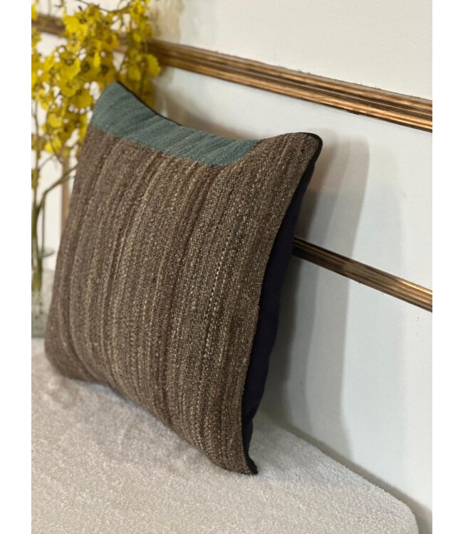 kelim kussens  vintage   ca 40x40  cm met vulling