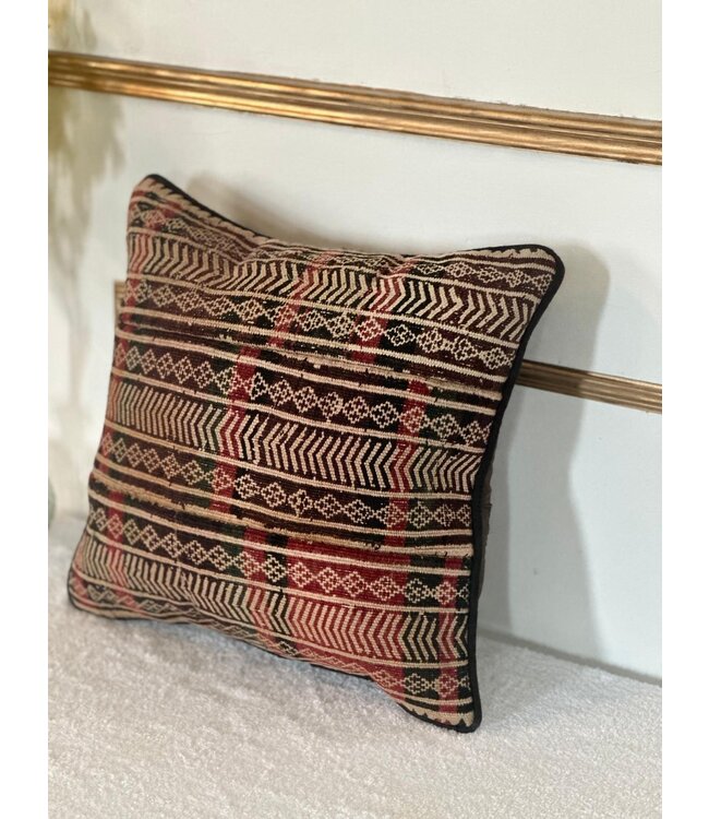 kelim kussens  vintage   ca 40x40  cm met vulling