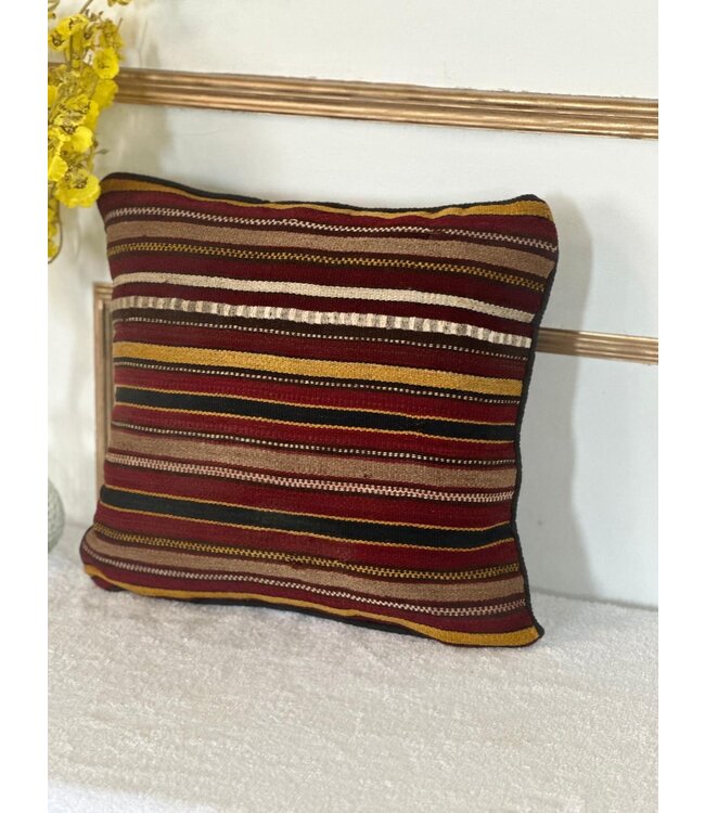 kelim kussens  vintage   ca 40x40  cm met vulling