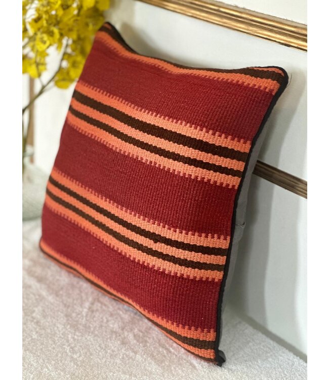 kelim kussens  vintage   ca 40x40  cm met vulling