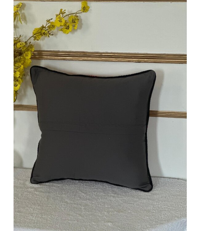 kelim kussens  vintage   ca 40x40  cm met vulling