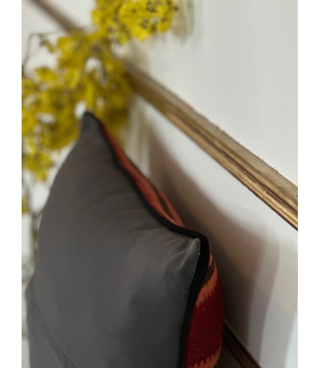 kelim kussens  vintage   ca 40x40  cm met vulling