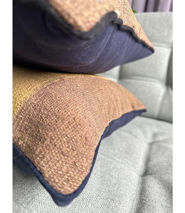 kelim kussens  modern   ca 40x40  cm met vulling