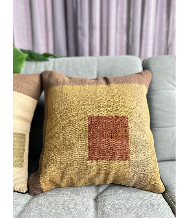 kelim kussens  modern   ca 40x40  cm met vulling
