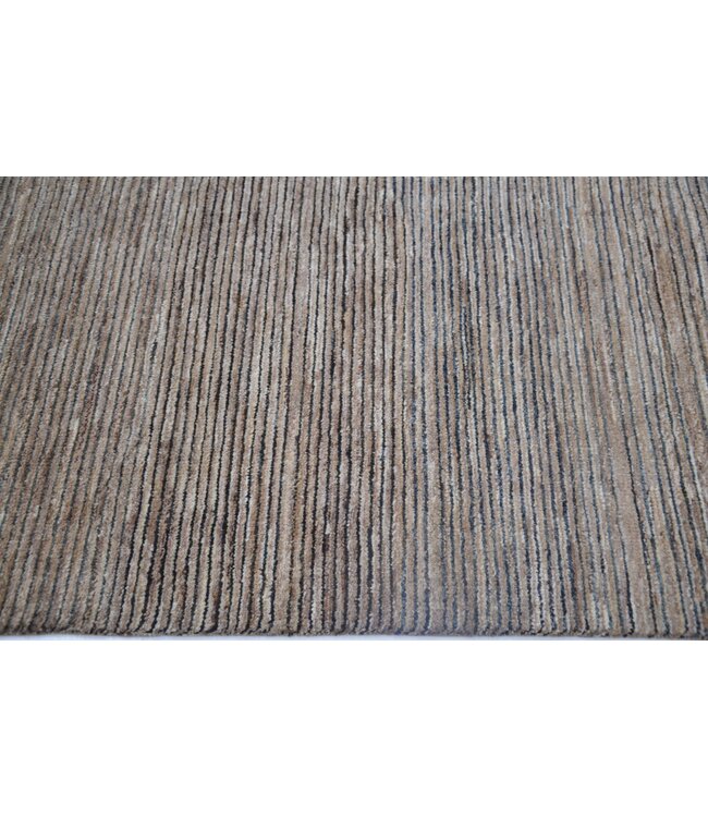 Teppich mit braunen Streifen,  203 x 133 cm